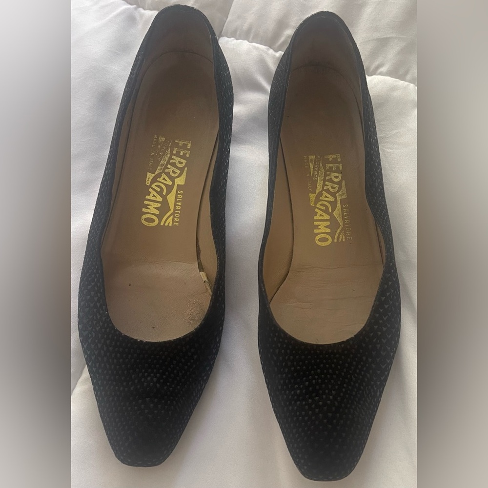 ✨ Salvatore Ferragamo Black Textured Pumps | Size 8.5 | Made in Italy Textured